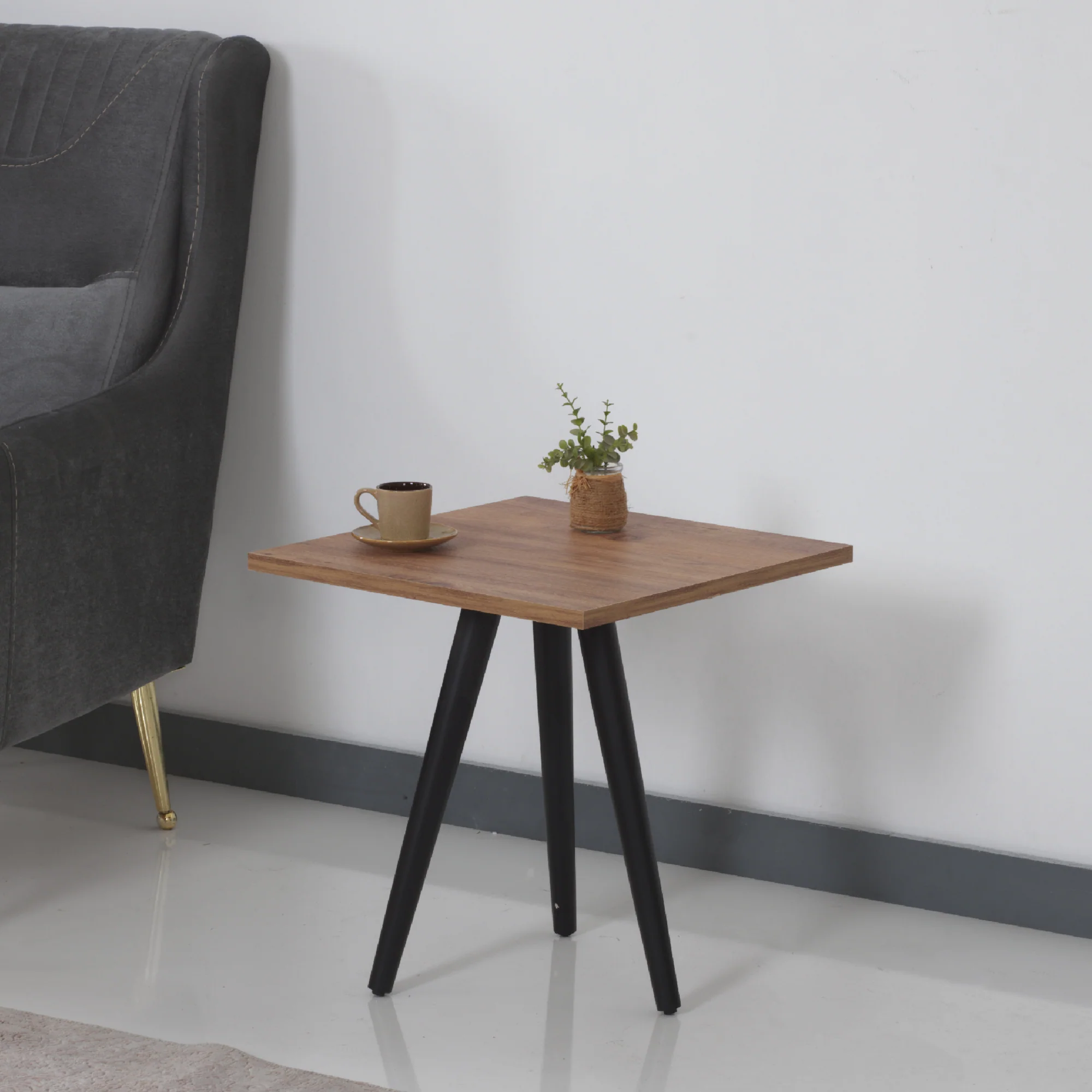 Stolik kawowy Ballerup 50 x 45 x 45 cm czarny / orzechowy [en.casa]